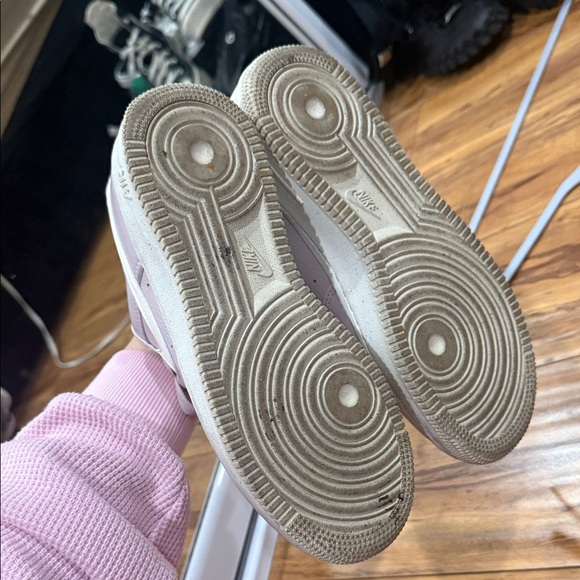 Nike - Picture 3 of 5